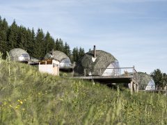 Whitepod_S_viewextside_1151